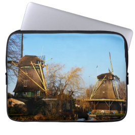 Molens in Nederlands landschap. Laptop Fodral