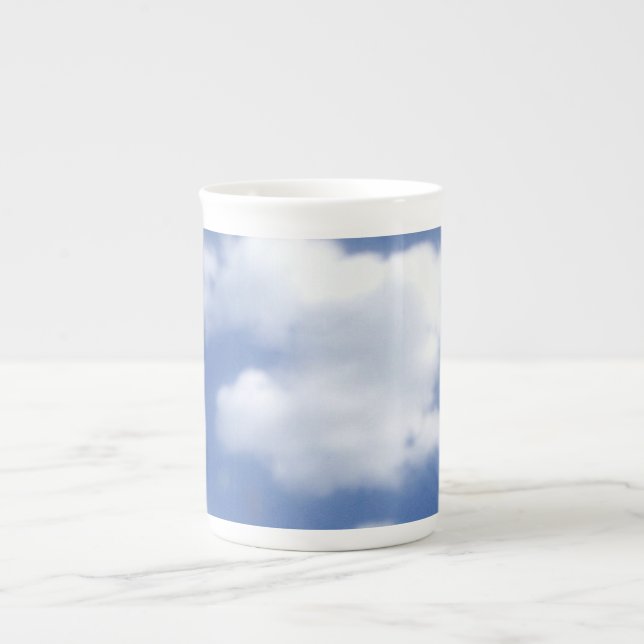 moln i blå himmel benporslin mugg (Framsidan)