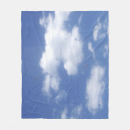 moln i blå himmel fleecefilt