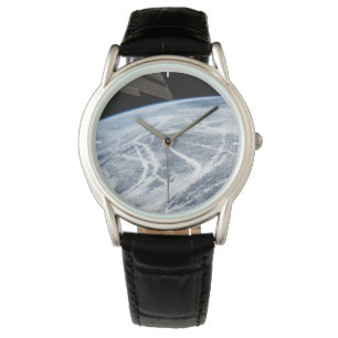 Moln Mönster söder om Aleutian-öarna. Armbandsur