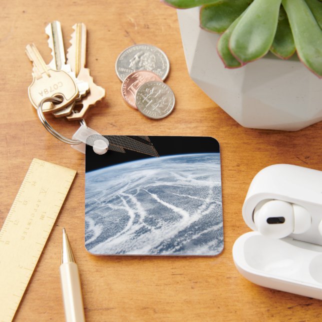 Moln Mönster söder om Aleutian-öarna. Nyckelring (Skrivbord)