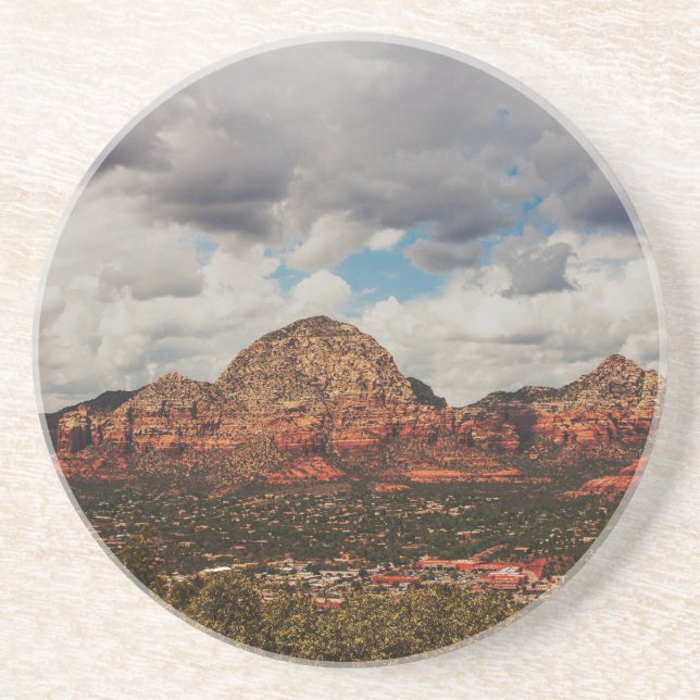 Moln när de rullar in i Sedona Underlägg (Framsidan)