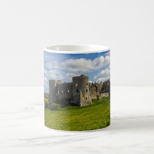 Moln över Carew Castle Kaffemugg (Center)