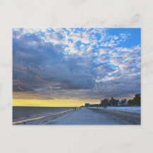 Moln över Fort Myers Beach vid solnedgång