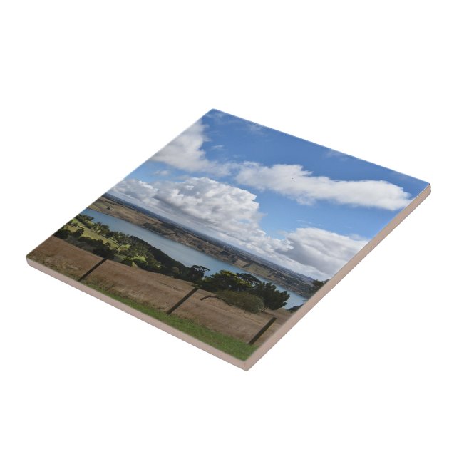 Moln över Sjö Gnotuk Camperdown Ceramic Tile Kakelplatta (Sidan)