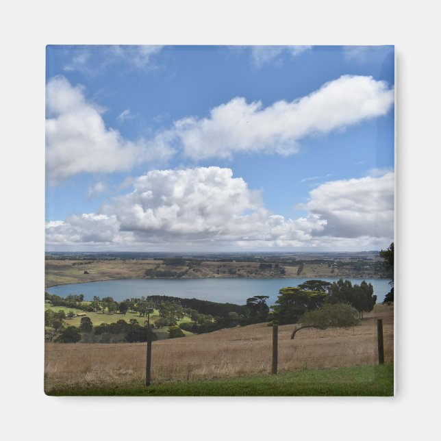 Moln över Sjö Gnotuk Camperdown Magnet (Framsidan)