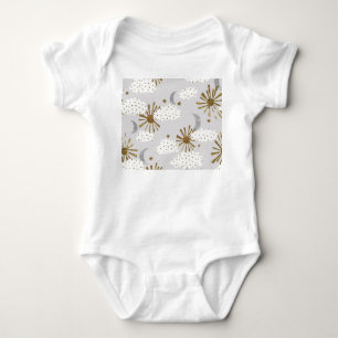 Moln, sol och måne, minimalistiskt mönster. t shirt