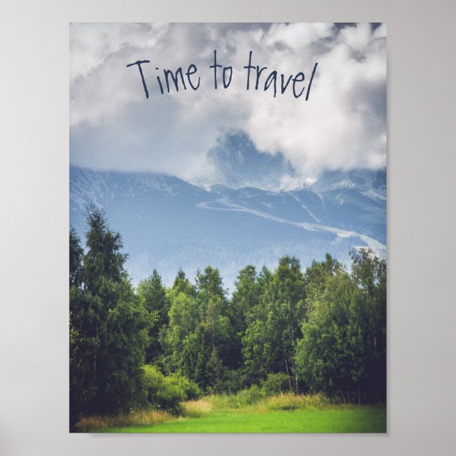 Moln som flyter över bergsområden anpassade poster (Framsidan)