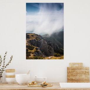 Moln som rullar över berg poster