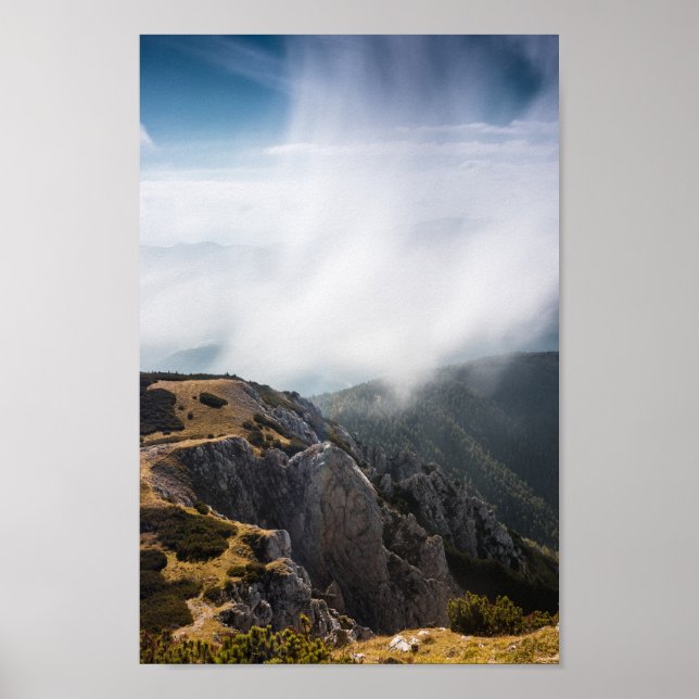 Moln som rullar över berg poster (Framsidan)