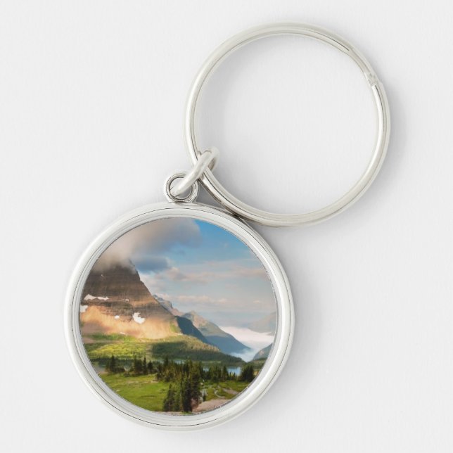 Moln som sopar till och med berg rund silverfärgad nyckelring (Framsidan)