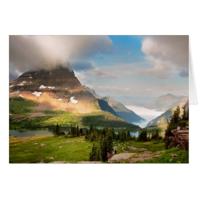 Moln som sveper genom bergen hälsningskort (Framsidan Horizontal)