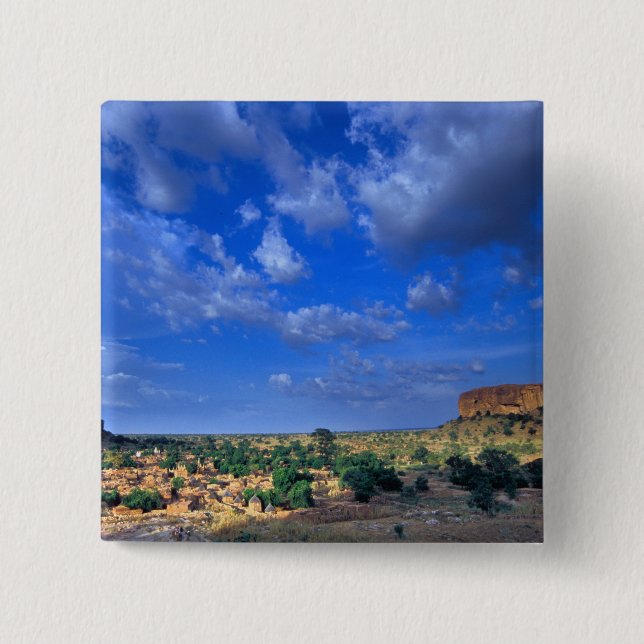 Moln som sveper över himlar över knapp (Framsida)