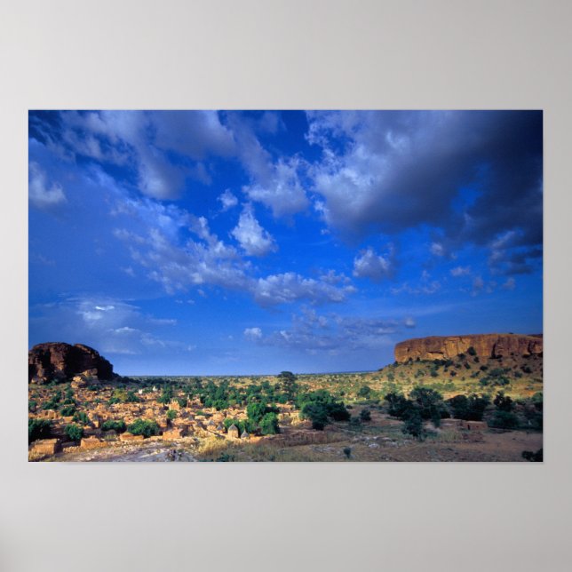 Moln som sveper över himlar över poster (Framsidan)