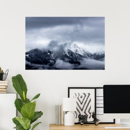 Moln som täcker berget Storžič, Slovenien Poster