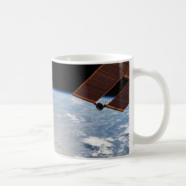 Molnformationer omgivande sollint av Stilla havet Kaffemugg (Höger)