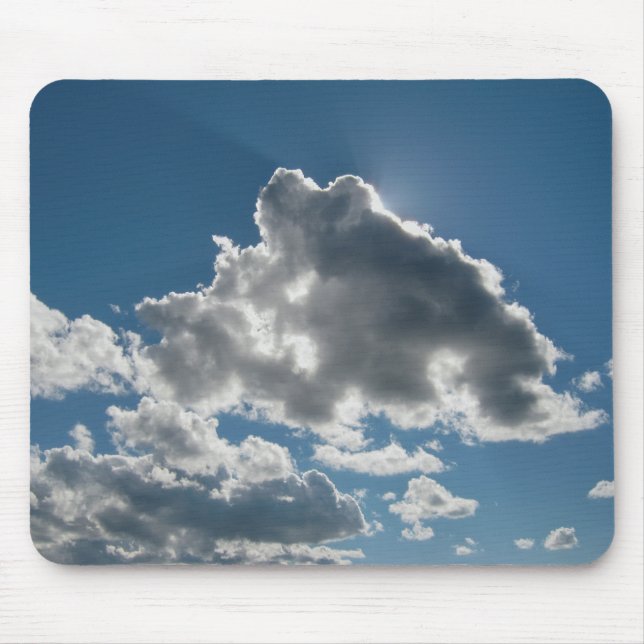 Molnfylld himmel i solljus musmatta (Framsidan)