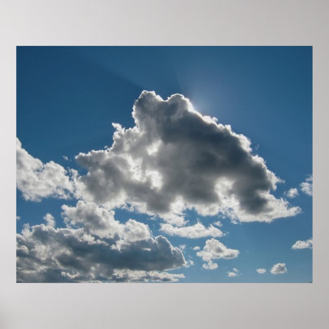 Molnfylld himmel i solljus poster (Framsidan)