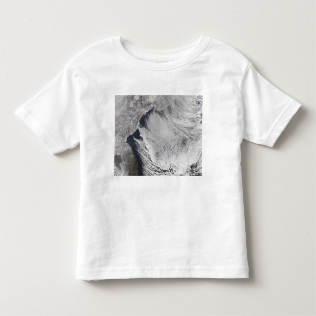 Molngator som bildas över Japanska havet T Shirt (Framsida)