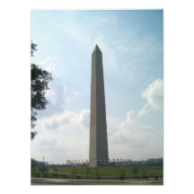 Molnig himmel och Washingtonmonumentet