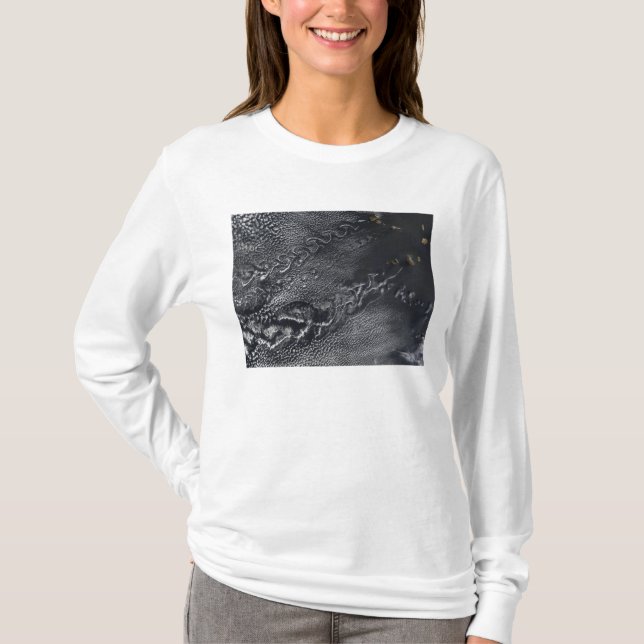 Molnportioner över Kap Verdes öar Tee Shirt (Framsida)