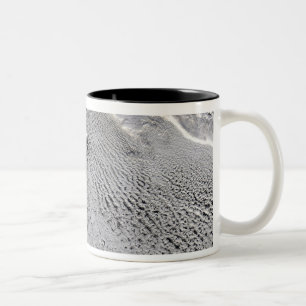 Molnvortices av den Jan Mayen ön Två-Tonad Mugg