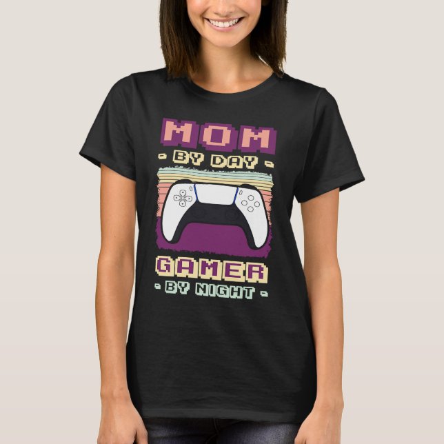 Mom By Day Gamer By Night Online Gaming Games Cont T Shirt (Framsida)