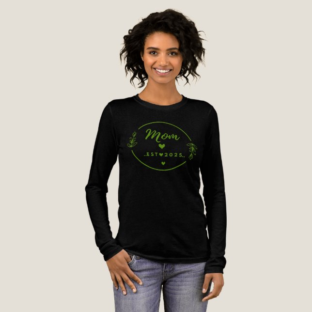Mom Est . 2025 T-Shirt-New Mom Gift- Mother Shirt T Shirt (Hel framsida)