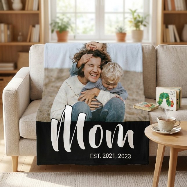 Mom Established Black Modern Script Photo Fleecefilt (Mom Established Black Modern Script Photo Fleece Blanket)