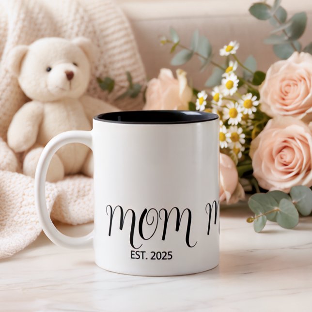 Mom Established Black Script New Mom Gift  Två-Tonad Mugg (Skapare uppladdad)