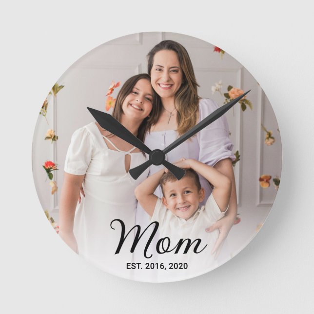 Mom Established Modern Black Script Photo  Rund Klocka (Framsida)