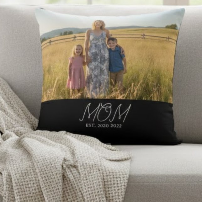 Mom Established Modern Script Photo  Throw Pillow Kudde (Skapare uppladdad)