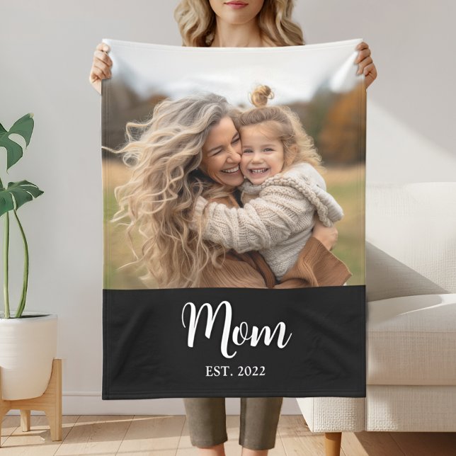 Mom Established Modern Typography Photo Black Fleecefilt (Skapare uppladdad)