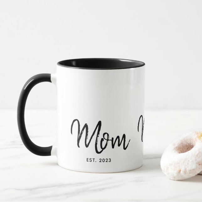Mom Established New Mom Gift Two-Tone Coffee Mug Mugg (Med munk)