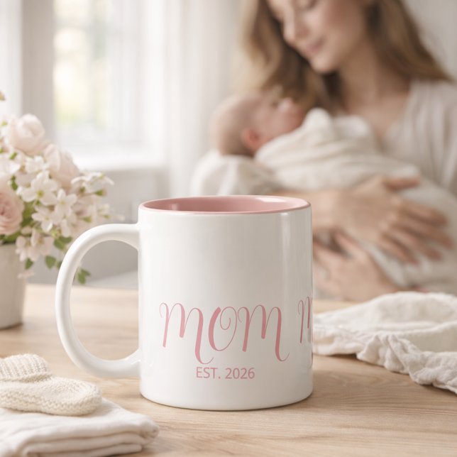Mom Established Rose Pink Script New Mom Gift  Två-Tonad Mugg (Skapare uppladdad)