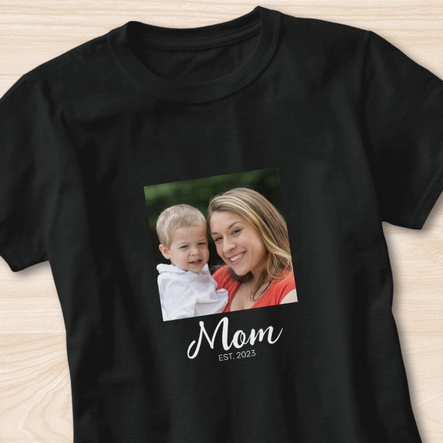 Mom Established Script Photo  T Shirt (Skapare uppladdad)