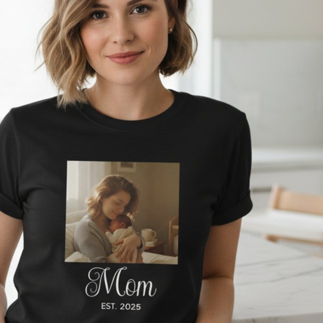 Mom Established Script Photo T Shirt (Skapare uppladdad)