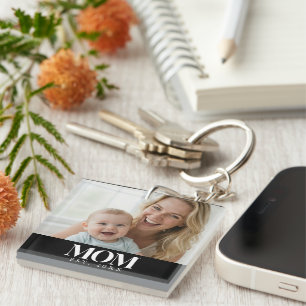 MOM Established Vit Typografi Foto Present