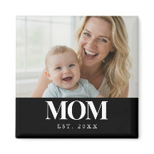MOM Established Vit Typografi Foto Present