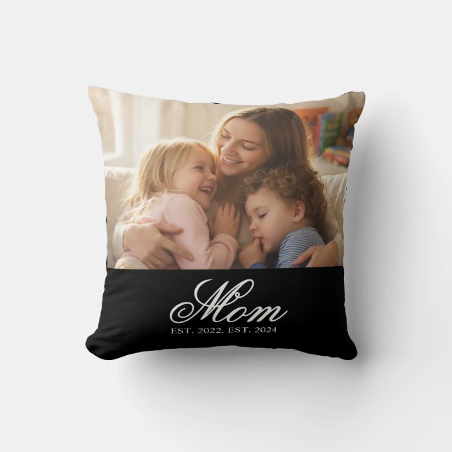 Mom Established White Elegant Script Photo Kudde (Framsida)