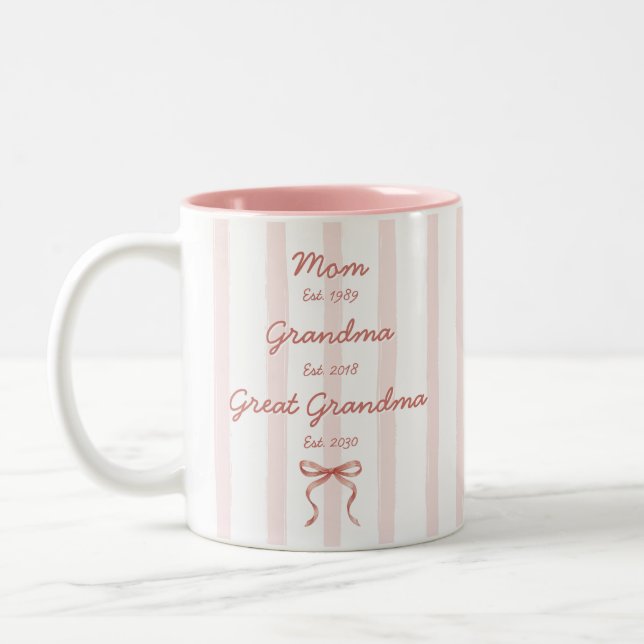 Mom Grandma Great Grandma Custom Dates Pink bow Två-Tonad Mugg (Vänster)