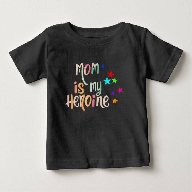 Mom is my heroine t shirt (Framsida)