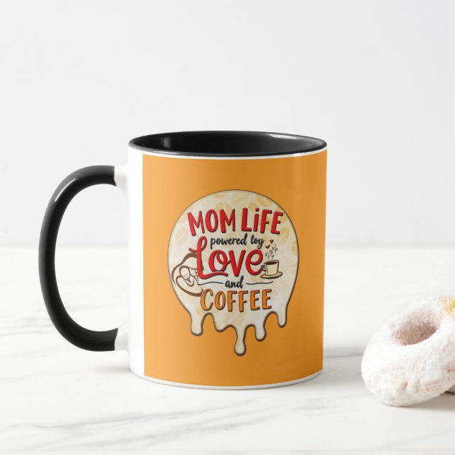 Mom Life Powered by Love and Coffee – Fun Design Mugg (Med munk)