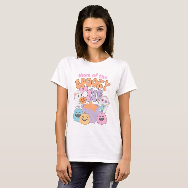 Mom of the Spooky One Hippie Halloween T Shirt (Hel framsida)