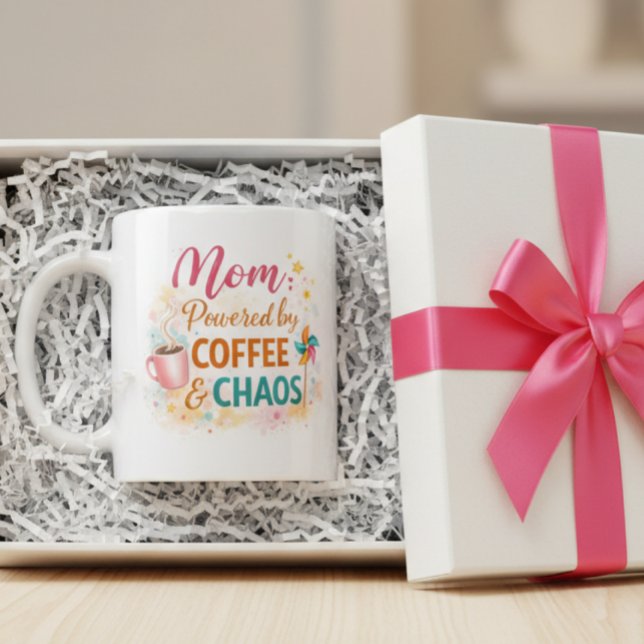 Mom Powered by Coffee & Chaos Mug Kaffemugg (Skapare uppladdad)