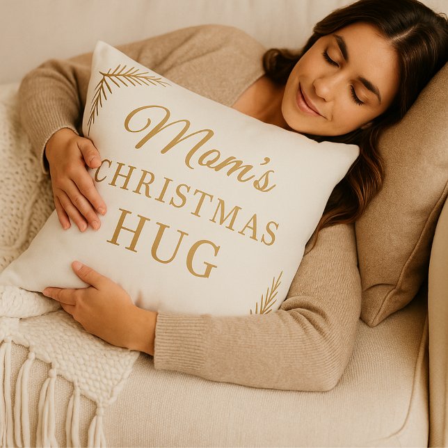Mom’s Christmas Hug Pillow – Cozy Beige & Gold  Kudde (Mom's Christmas Gift Hug Throw Pillow)