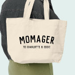 Momager | Modern Mamma Manager Kids Namn Jumbo Tygkasse<br><div class="desc">Enkel,  snyggt "Momager"-anpassningsbar citerar konst till väskan med modern,  minimalistisk typografi i vitt i ett fet trendig stil. Perfektens gåva eller tillbehör till Mors dag,  din Mamma Birthday eller bara för att! Ord kan lätt vara personlig med ditt eget budskap om en gåva som är lika unik som du!</div>