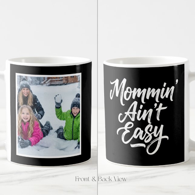 Mommin Ain't Easy Borsttypografi 1 Foto Svart Kaffemugg (Skapare uppladdad)