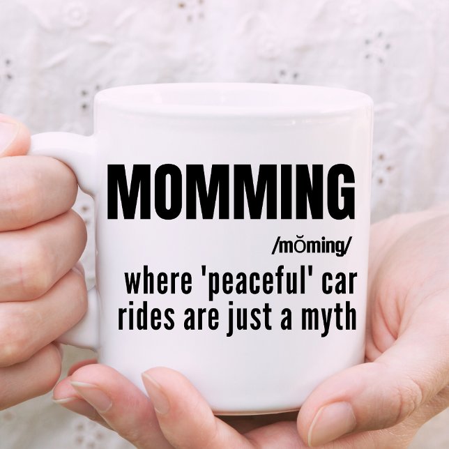 Momming Funny Slogan Mors dag Gift Kaffemugg (Customizable and unique! The perfect gift for mum!)
