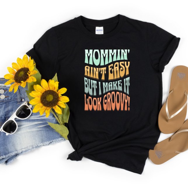 "Mommin'Is inte Easy" Mamma Life Groovy Retro T Shirt (Skapare uppladdad)